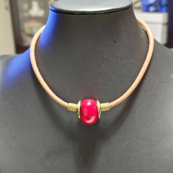 Winter Red Bead On Leather Necklace &Bracelet Set 14 - Picture 1 of 3